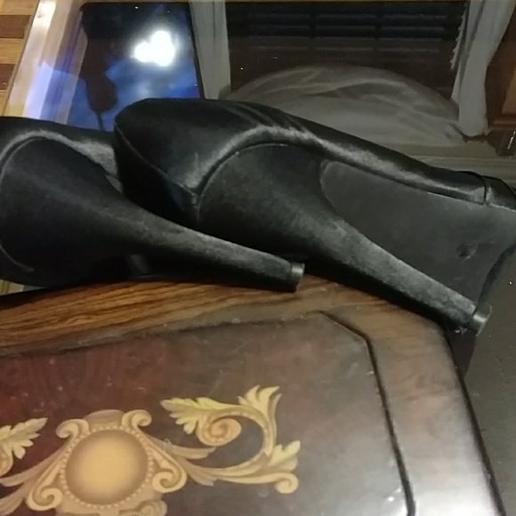 Jacqueline Ferrar black satin platform heels - Picture 3 of 6